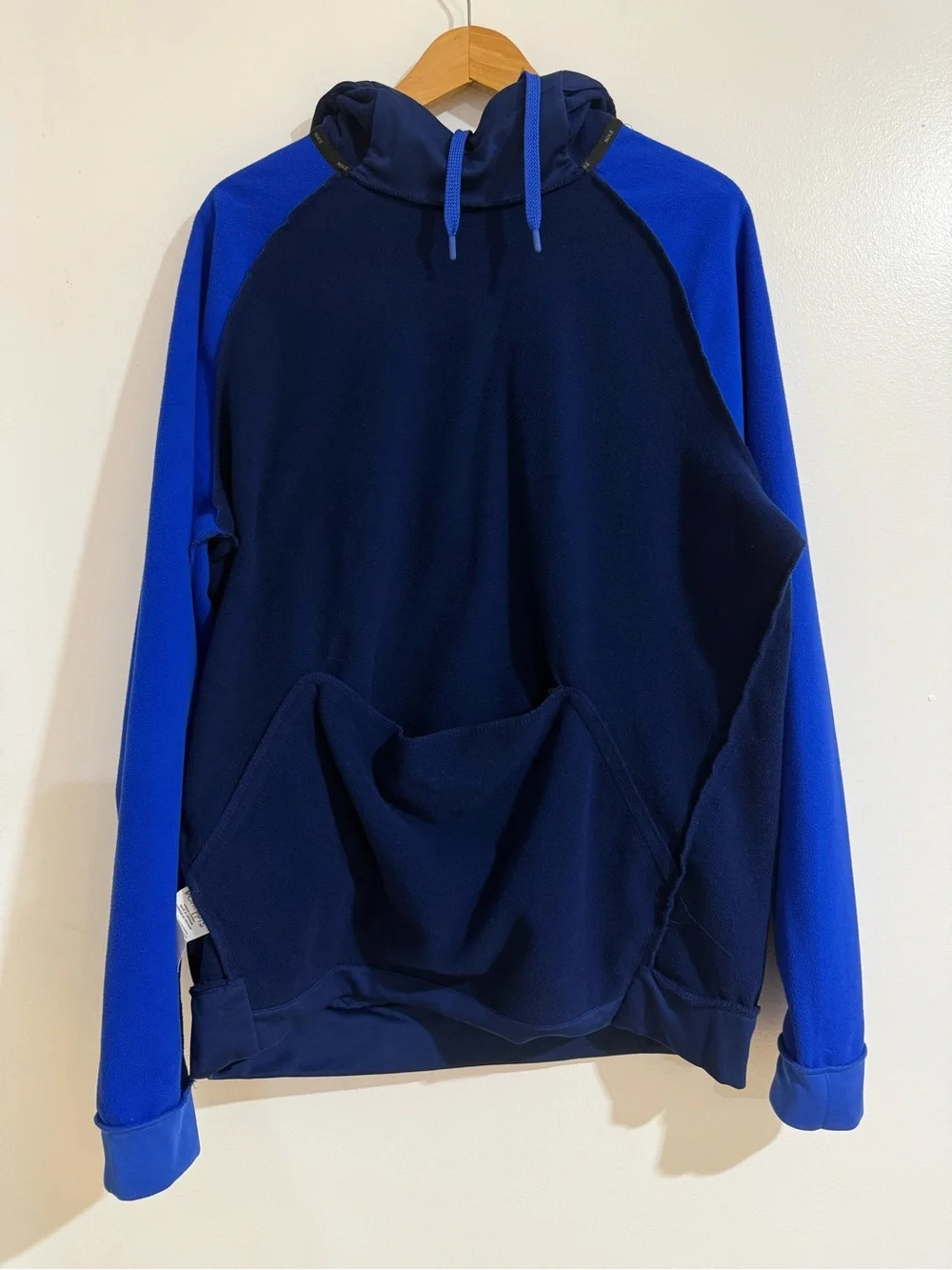 Nike Dri-FIT Blue Two-Tone Sleeve Graphic Pullover Hoodie (Men’s L)
